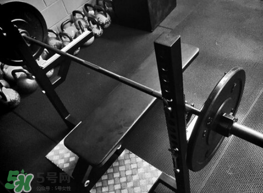 臥推怎么用胸肌發(fā)力？臥推發(fā)力技巧