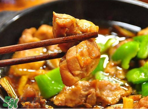 美國黃燜雞米飯為什么那么貴？美國黃燜雞米飯多少錢一份？