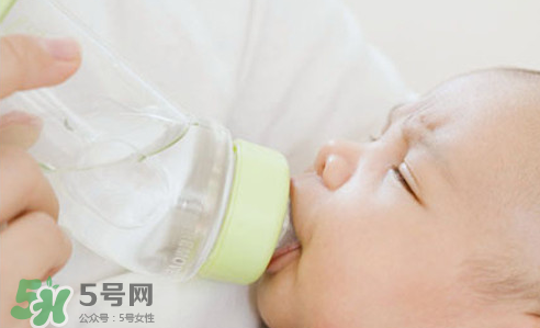 寶寶能喝礦泉水嗎？礦泉水寶寶適合寶寶喝嗎？