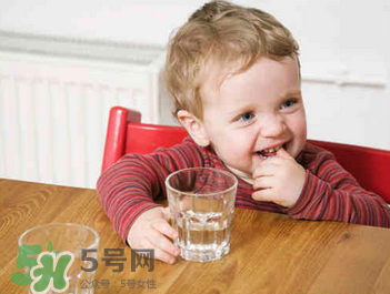 寶寶喝礦泉水好還是自來(lái)水好？寶寶喝哪種水好？