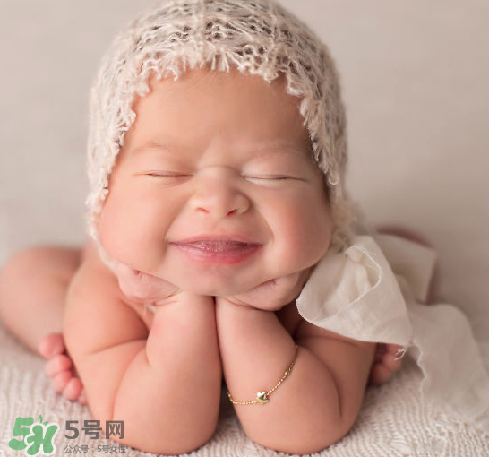 新生兒要多抱抱嗎？新生兒應(yīng)該是多抱還是多躺？