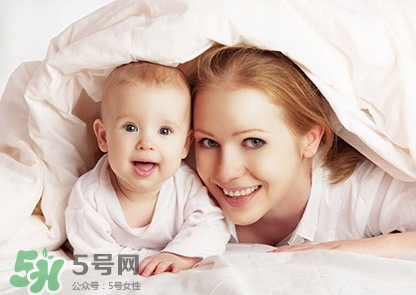 寶寶發(fā)燒出汗后可以洗澡嗎？寶寶發(fā)燒出汗好嗎？