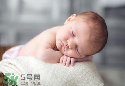 寶寶什么時(shí)候會(huì)笑？逗寶寶笑的小妙招