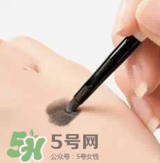 眼線膏和眼線液筆哪個好用？眼線膏和眼線液新人這樣選擇