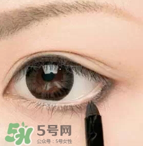 眼線膏和眼線液筆哪個好用？眼線膏和眼線液新人這樣選擇