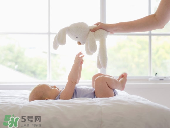 寶寶頭型是睡出來的嗎？寶寶頭型矯正最佳時間