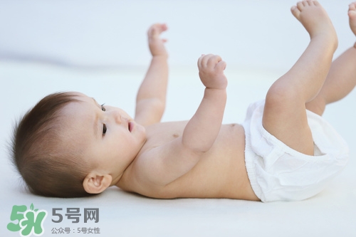 生孩子臍帶怎么剪？臍帶晚剪有什么影響？