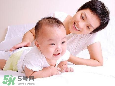寶寶發(fā)燒出汗可以蓋被子嗎？寶寶發(fā)燒出汗了會(huì)退燒嗎？