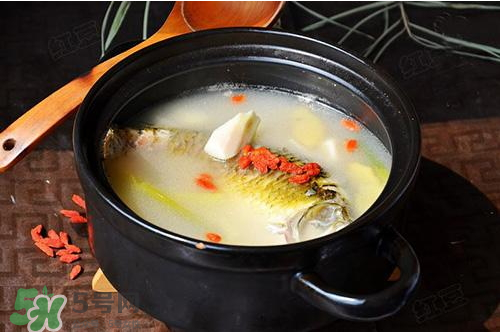 鯽魚湯下奶嗎？鯽魚湯的功效與作用