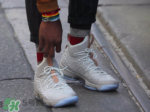 nike lebron 15 ghost什么時候發(fā)售_多少錢？