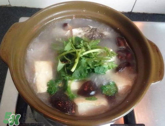 鯽魚湯可以放香菇嗎？香菇鯽魚湯的做法