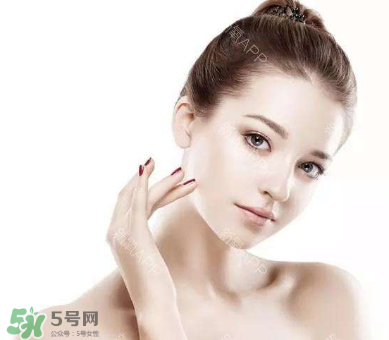 定妝噴霧好還是散粉？定妝噴霧在散粉后用嗎？