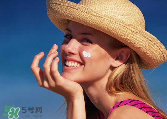 皮膚白不怕曬就不需要涂防曬？關(guān)于防曬的謠言