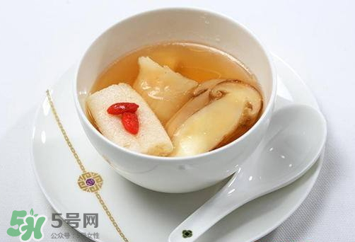 魚膠和什么一起燉最好？