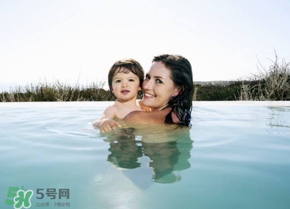 水中分娩時難產(chǎn)怎么辦？水中分娩和無痛分娩哪個好？