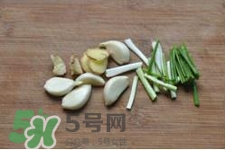 香辣蟹怎么做最好吃？香辣蟹怎么處理螃蟹？