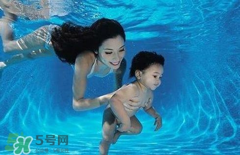 水中分娩時寶寶會嗆水嗎？水中分娩寶寶不會淹嗎？
