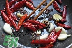 香辣蟹怎么做最好吃？香辣蟹怎么處理螃蟹？