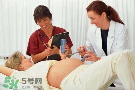 水中分娩時難產(chǎn)怎么辦？水中分娩和無痛分娩哪個好？