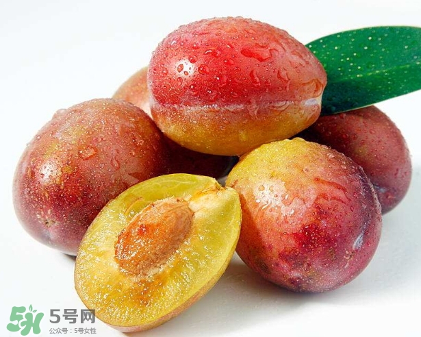 西梅可以和葡萄一起吃嗎？西梅的食用功效有哪些？
