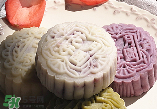 月餅皮可以用低筋面粉嗎？月餅皮用什么面粉？