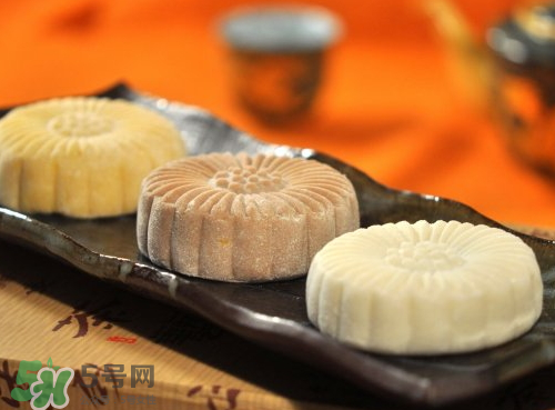 月餅皮可以用低筋面粉嗎？月餅皮用什么面粉？