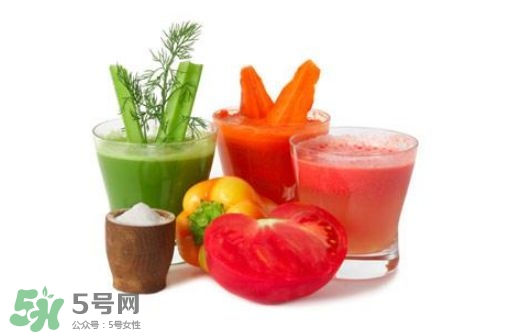 芹菜和什么榨汁好喝？芹菜榨汁需要煮熟嗎？