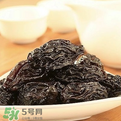 西梅干真的能解決便秘嗎？西梅干怎么吃治便秘？