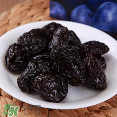 西梅干真的能解決便秘嗎？西梅干怎么吃治便秘？