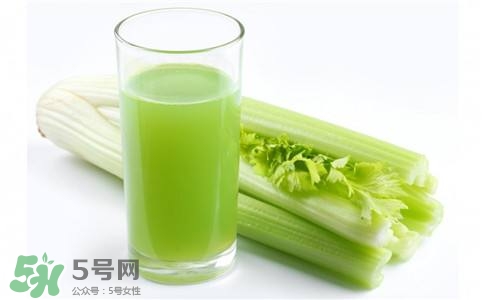 芹菜和什么榨汁好喝？芹菜榨汁需要煮熟嗎？