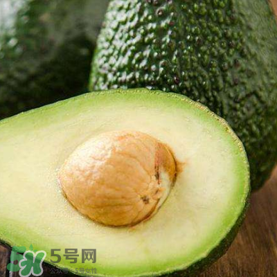 牛油果榨汁要去皮嗎？牛油果榨汁要加水嗎？
