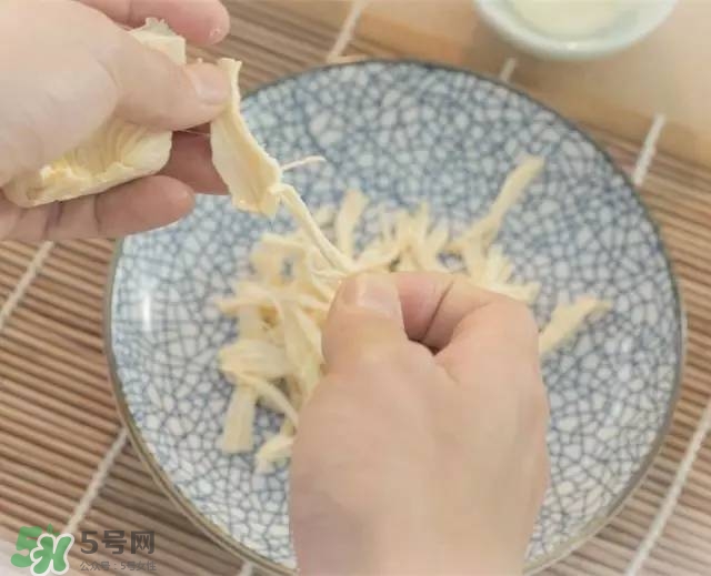 牛油果沙拉怎么做？牛油果沙拉用什么醬？