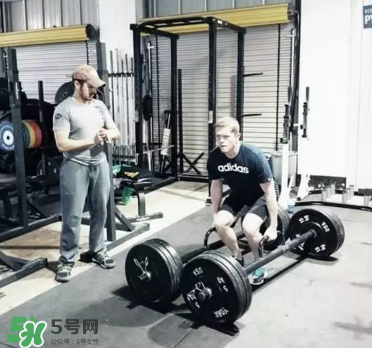 農(nóng)夫行走可以單手嗎？農(nóng)夫行走要沉肩嗎？