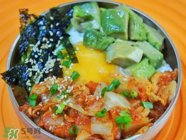 牛油果沙拉怎么做？牛油果沙拉用什么醬？