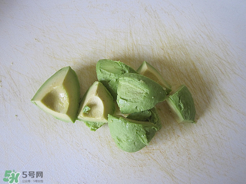 牛油果沙拉怎么做？牛油果沙拉用什么醬？
