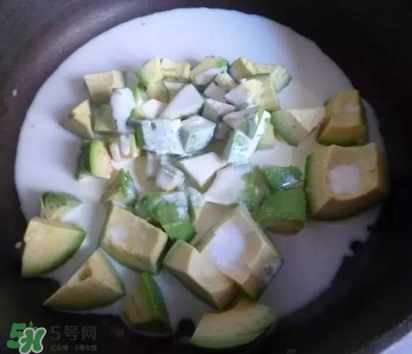 牛油果沙拉怎么做？牛油果沙拉用什么醬？