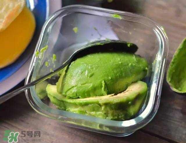 牛油果沙拉怎么做？牛油果沙拉用什么醬？
