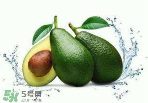 牛油果切開黑了能吃嗎？牛油果為什么會有黑點？