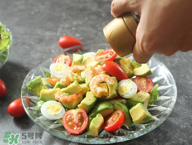 牛油果沙拉怎么做？牛油果沙拉用什么醬？