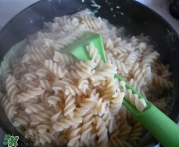 牛油果沙拉怎么做？牛油果沙拉用什么醬？