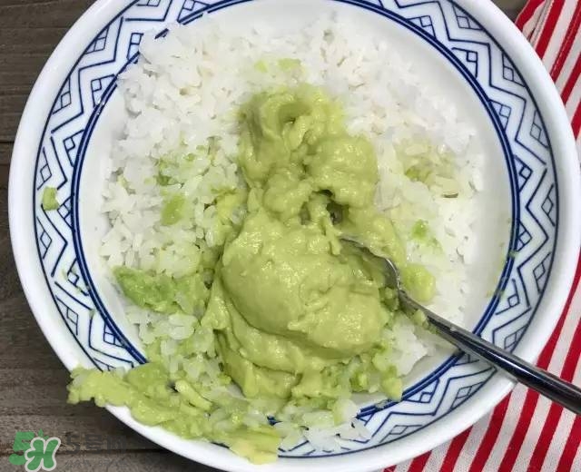牛油果沙拉怎么做？牛油果沙拉用什么醬？