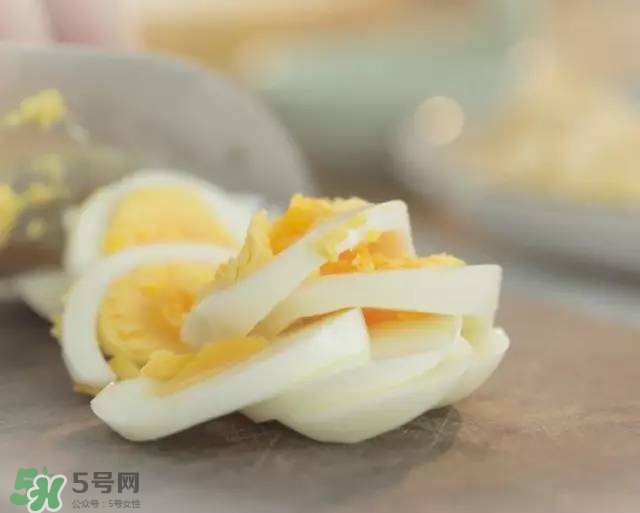 牛油果沙拉怎么做？牛油果沙拉用什么醬？