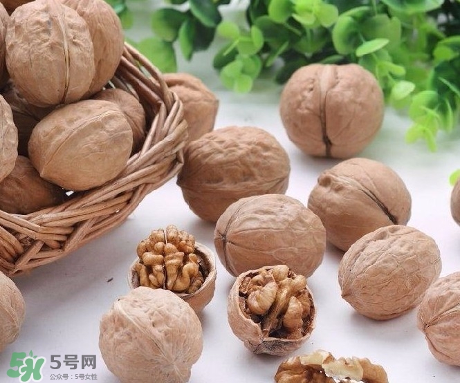 核桃磨成粉還有營養(yǎng)嗎？核桃粉和核桃哪個(gè)更好？