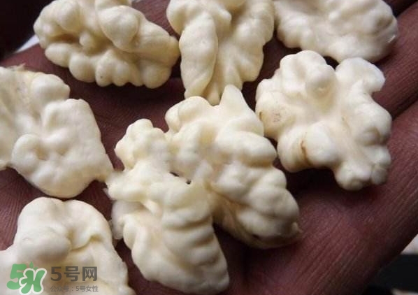 新鮮核桃怎么吃？新鮮核桃怎么給寶寶吃？
