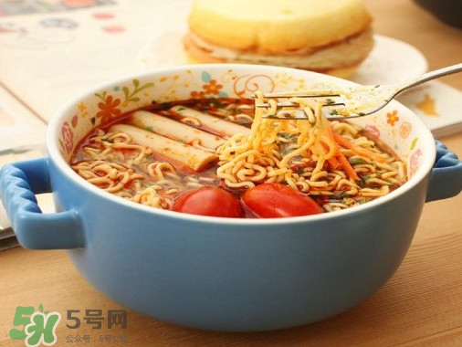 微波爐怎么做泡面？微波爐怎么做蛋糕