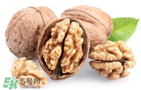 青皮核桃和干核桃哪個營養(yǎng)高？有什么區(qū)別？