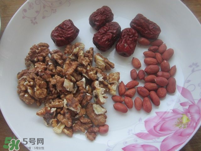 核桃可以和黃豆一起打豆?jié){嗎？核桃和什么一起打豆?jié){好？