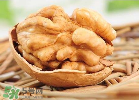 核桃磨成粉還有營養(yǎng)嗎？核桃粉和核桃哪個(gè)更好？