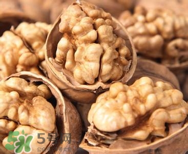 新鮮核桃剝好怎么保存？新鮮核桃剝殼能放多久？