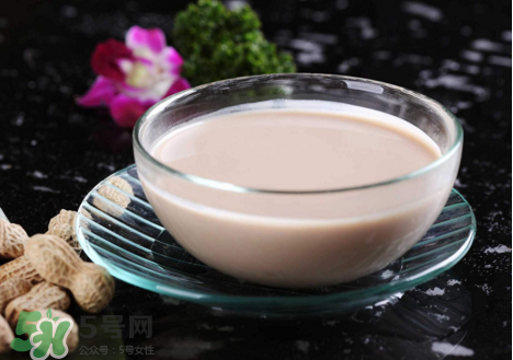 核桃打豆?jié){營養(yǎng)會流失嗎？核桃和什么一起打豆?jié){？